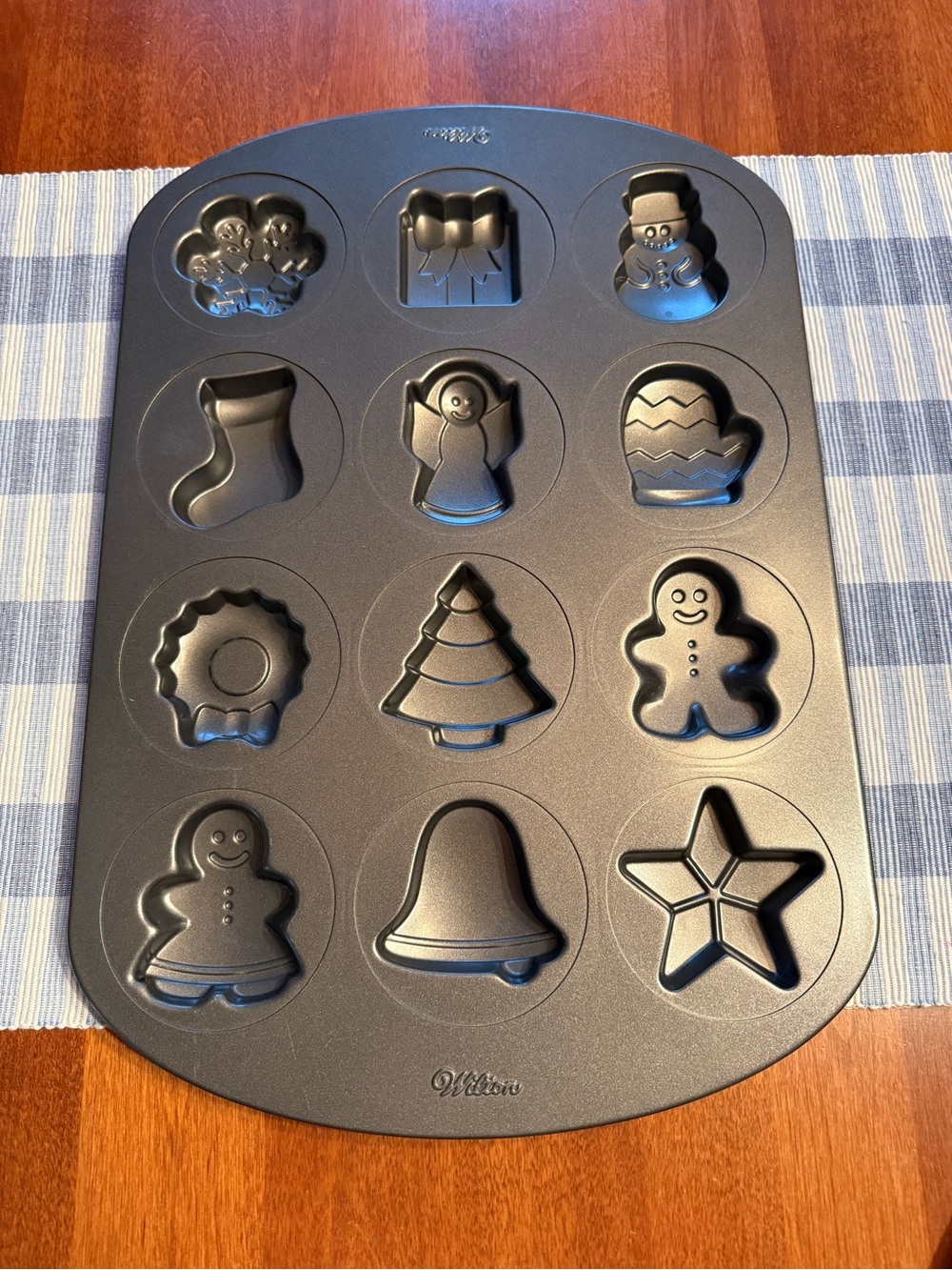 Wilton Holiday-Shaped Nonstick Baking Pan